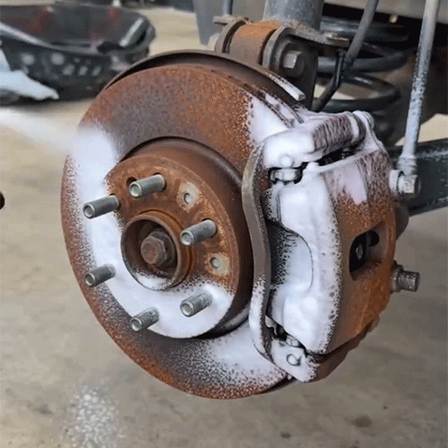 🤯 Stubborn Rust? Gone in Seconds After Spraying!